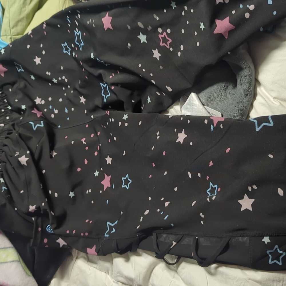 New without tags shouldn't have ripped it off bought and I don't like comfy !
